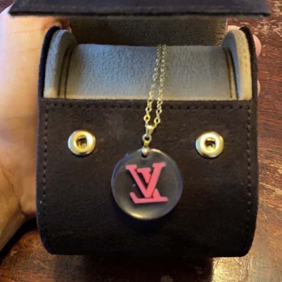 Louis Vuitton clear pendant necklace 2002 release - Picture 6 of 6